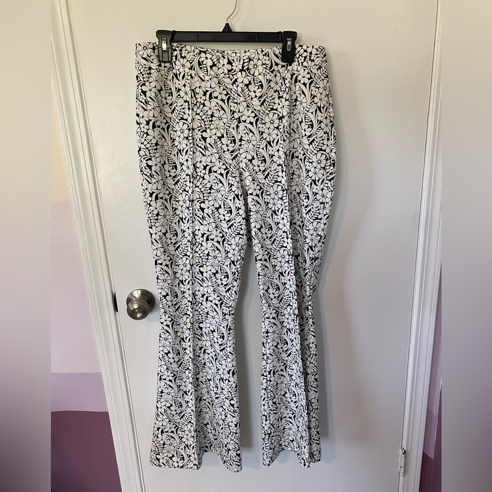 NWT Cato Black & White Patterned Flare Dress Pants with Elastic Waist - L